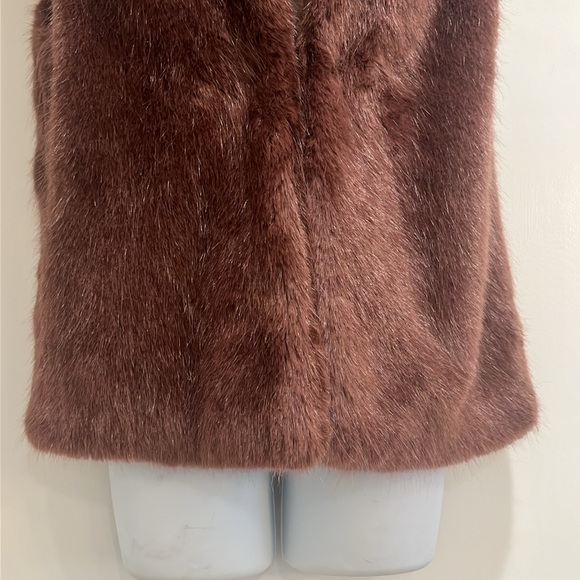 Forever 21 pink open front faux fur vest size medium - Picture 11 of 11